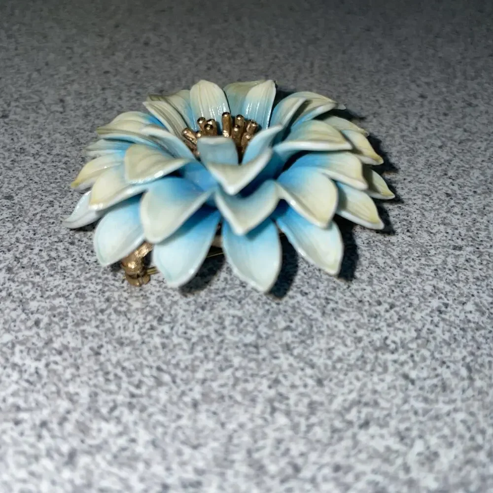 Vtg Crown Trifari Large Blue Flower Brooch With Goldtone Center